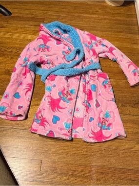 Dreamworks TROLLS Poppy Pink Hooded Plush Kids Robe with Blue Trim
